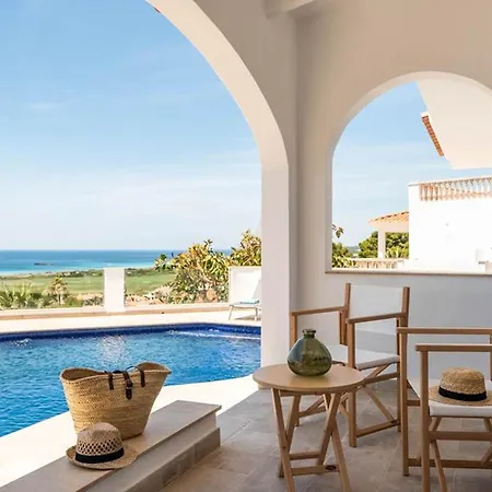 Opulent 5 Bedrooms Alis Panoramic Sea Views فيلة