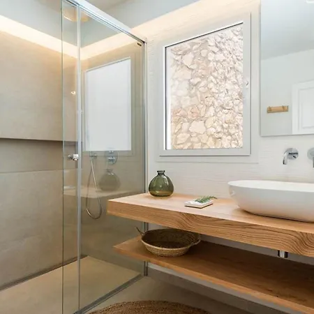 Opulent 5 Bedrooms Alis Panoramic Sea Views فيلة