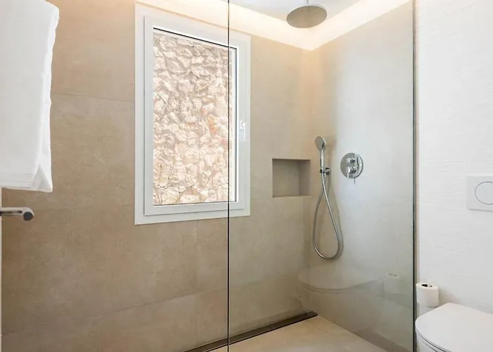 Opulent 5 Bedrooms Alis Panoramic Sea Views